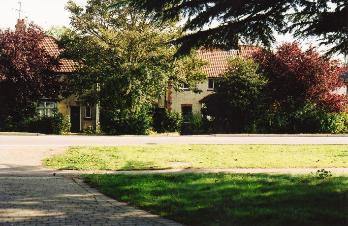 Looking east across Shelford Road at the location of Addenbrooke�s Road junction, from 110 Shelford Road to 109 and 111/113 Shelford Road. Photo: Andrew Roberts, 30 September 2007.