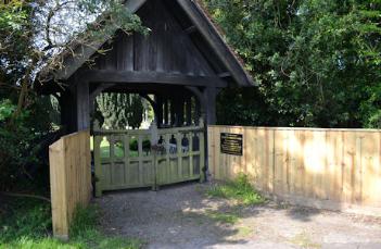 Entrance to Trumpington Churchyard extension, Shelford Road. Photo: Andrew Roberts, 16 May 2014.