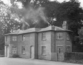 The Toll House and Weighbridge House, High Street, in the 1920s. Percy Robinson collection.
